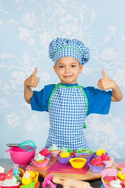 Little boy baking cupcakes — Stock Photo, Image