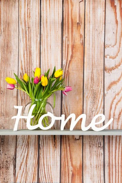 Tulipes bouquet coloré à la maison — Stock fotografie
