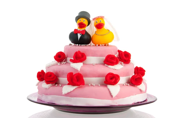 Pastel de boda con un par de patos divertidos — Foto de Stock