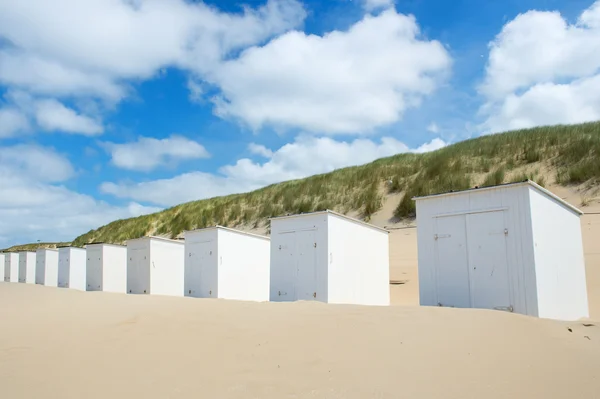 Cabanas de praia brancas em Texel — Fotografia de Stock