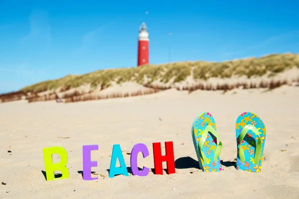 Strand met vuurtoren — Stockfoto