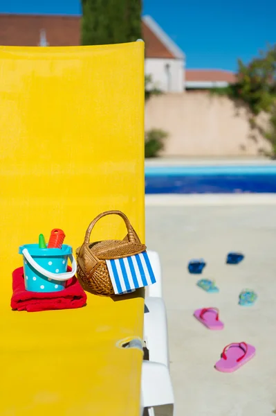 Yellow bed at swimming pool — 图库照片