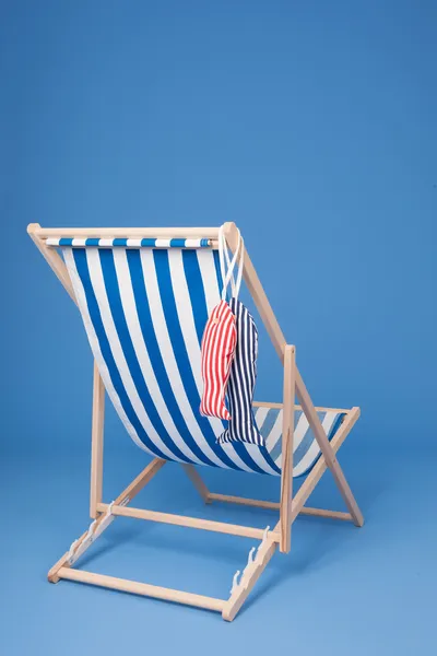 Mavi plaj sandalyesi — Stok fotoğraf
