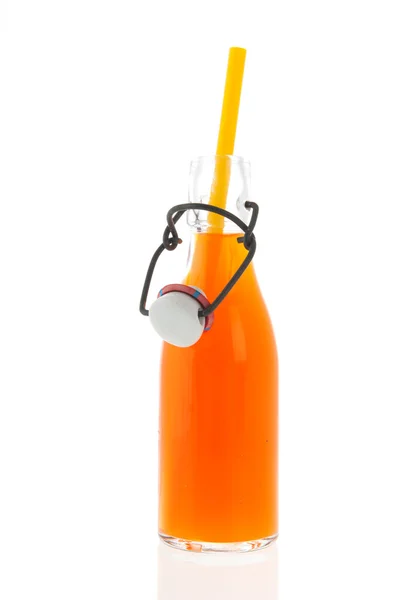 Garrafa de suporte refrigerante e palha de bebida — Fotografia de Stock