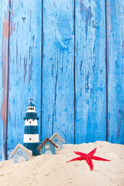 Beach houses and lighthouse — Stock Photo, Image