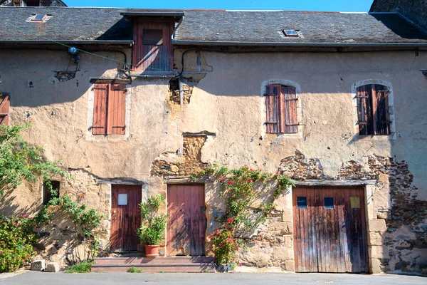 Fachada Velha Casa Francesa Inabitável — Fotografia de Stock