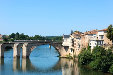 Villeneuve-sur-Lot landscape at the river