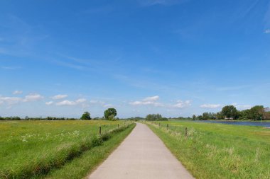 Hollanda Nehri 'nin manzarası IJssel 
