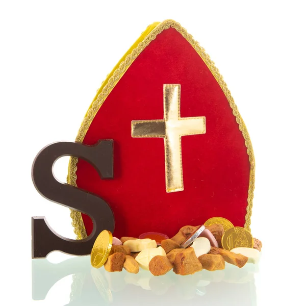 Holländische Mitra Von Sinterklaas Mit Bonbons Und Schokoladenbrief — Stockfoto