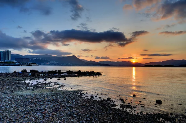 Sunset rocky beach — Stock Photo, Image