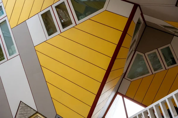 Rotterdam 'da kübik sarı evler