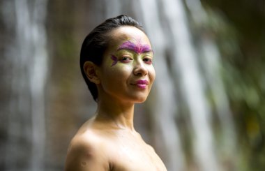 Borneo yağmur ormanı kabile kültür: Yüz boyama