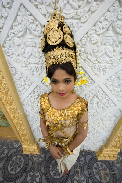 Apsara Dancer Performance in Temple — Stok fotoğraf