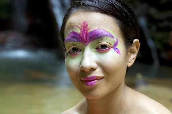 Tribal Face painting in jungle — Stock Photo, Image