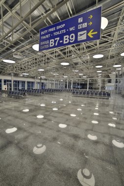 Havaalanında reklam panoları