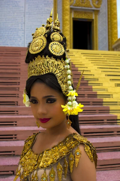 Apsara Dancer Performance in Temple — Stok fotoğraf