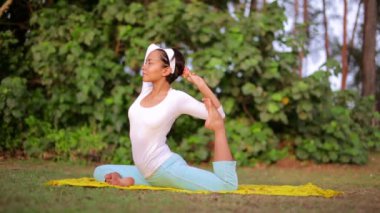 doğada açık yoga meditasyon egzersiz