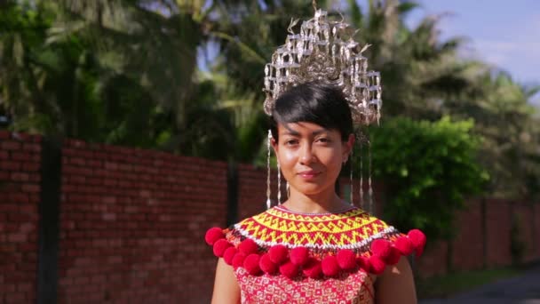 Iban tribal woman with traditional clothes — Stock Video