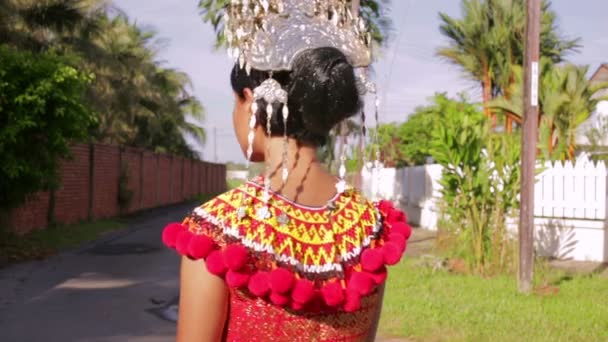 Iban tribal woman with traditional clothes — Stock Video