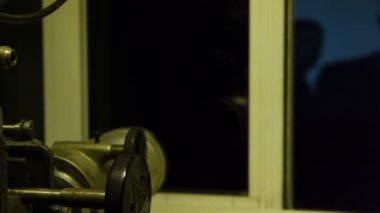 35 mm. film projektör. sinema ekrana yansıyan