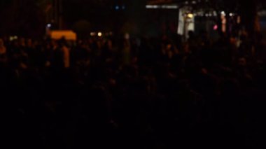 Geceleri sokakta yürürken defocus