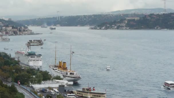 Gran escena de Estambul sobre la brigada del Bósforo — Vídeo de stock