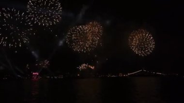 decoreted kutlama olay için renkli ışıklar ile köprüdür