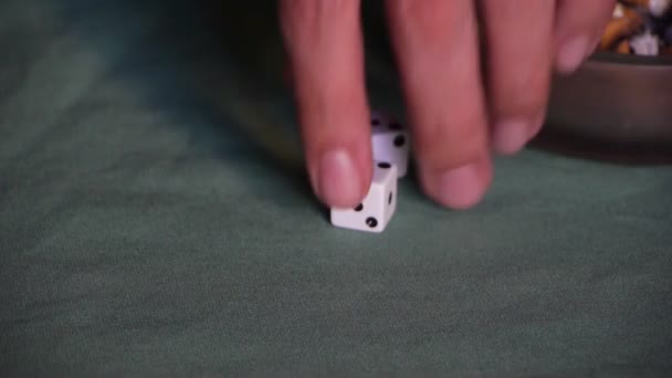 Play dice on green table cover — Stock Video