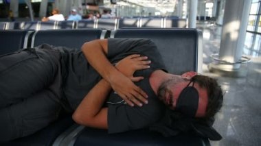 göz kapak airport sleeping
