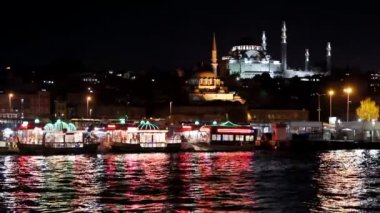 İstanbul Eminönü gece manzarası