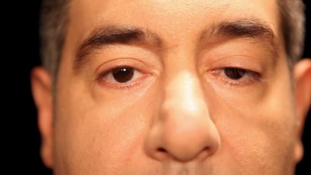 Männergesicht, extreme Nahaufnahme der Augen — Stockvideo