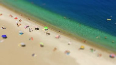 Swimming with miniature effect