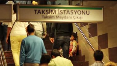 Zavallı çocuğun Dilencilik