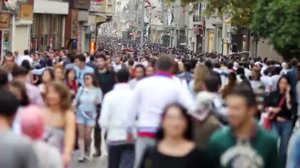 Caminar en una calle llena de gente, timelapse — Vídeo de stock