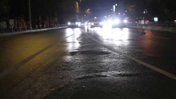 Трафик ночью — стоковое видео