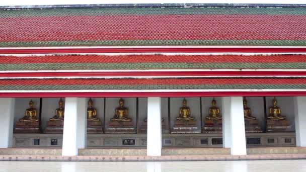 Estatuas de Buda dorado — Vídeo de stock