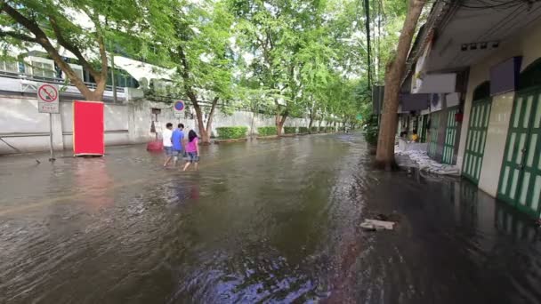Street under flood — Stock Video