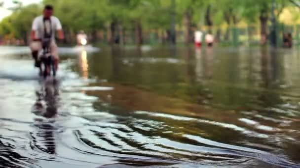 Rue inondée — Video