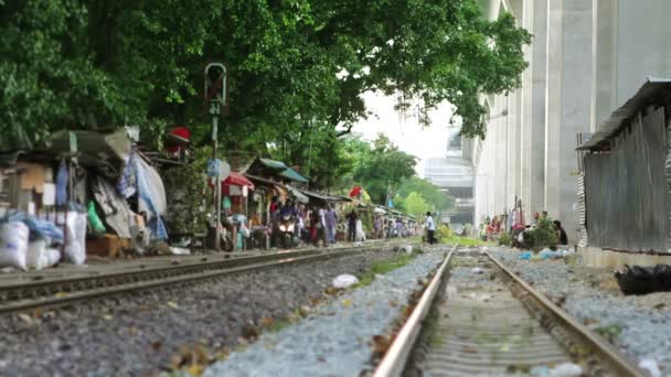 Järnvägen slummen — Stockvideo