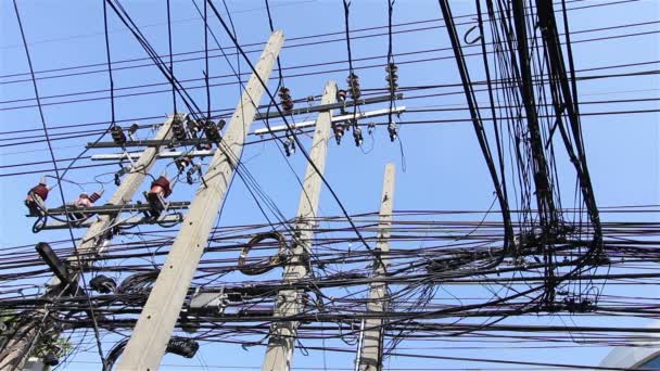 Câbles électriques désordonnés — Video