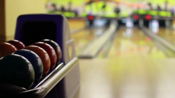 Bowling playing — Stock Video