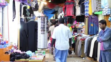 yerel pazarda alışveriş