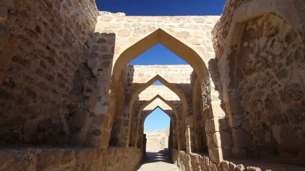 Qal'at al-Bahrain fort in city — Stock Video