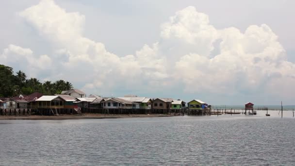 Maisons en bois sur l'île de Penyengat, indonésie 