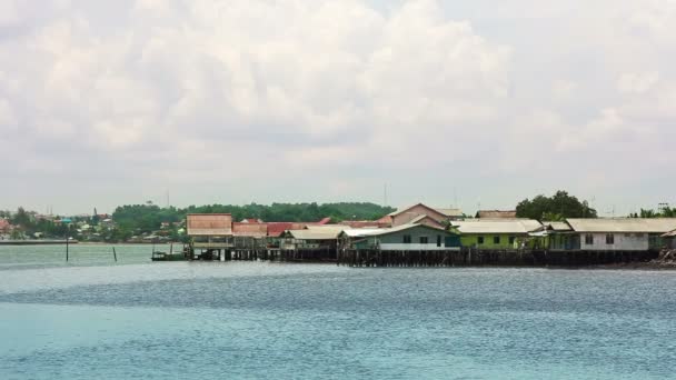 Penyengat Adası, Endonezya ahşap evler — Stok video