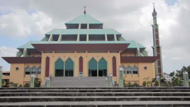 Masjid Raya Batam piramide moschea, isola di Batam, indonesia — Video Stock