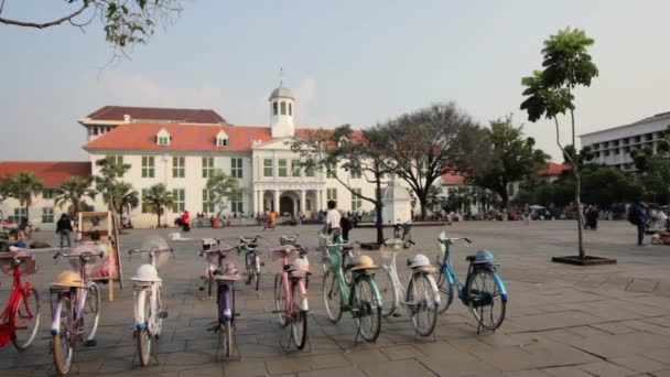 Fahrradverleih, Kota, Jakarta, Indonesien — Stockvideo