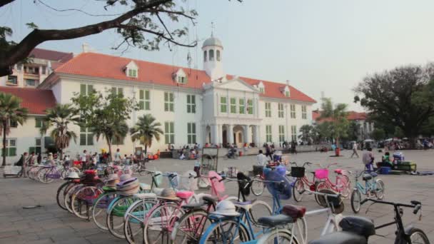 Noleggio biciclette, kota, jakarta, indonesia — Video Stock