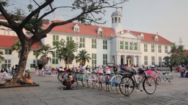 Aluguel de bicicletas, kota, Jacarta, indonésia — Vídeo de Stock