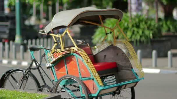 Transportation with cyclo in indonesia — Stock Video